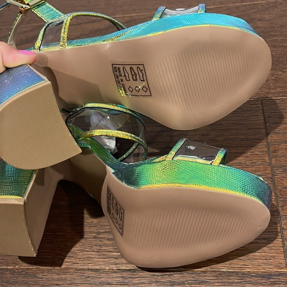 Qupid Women’s Brand New Iridescent Platform Sandals Size 9