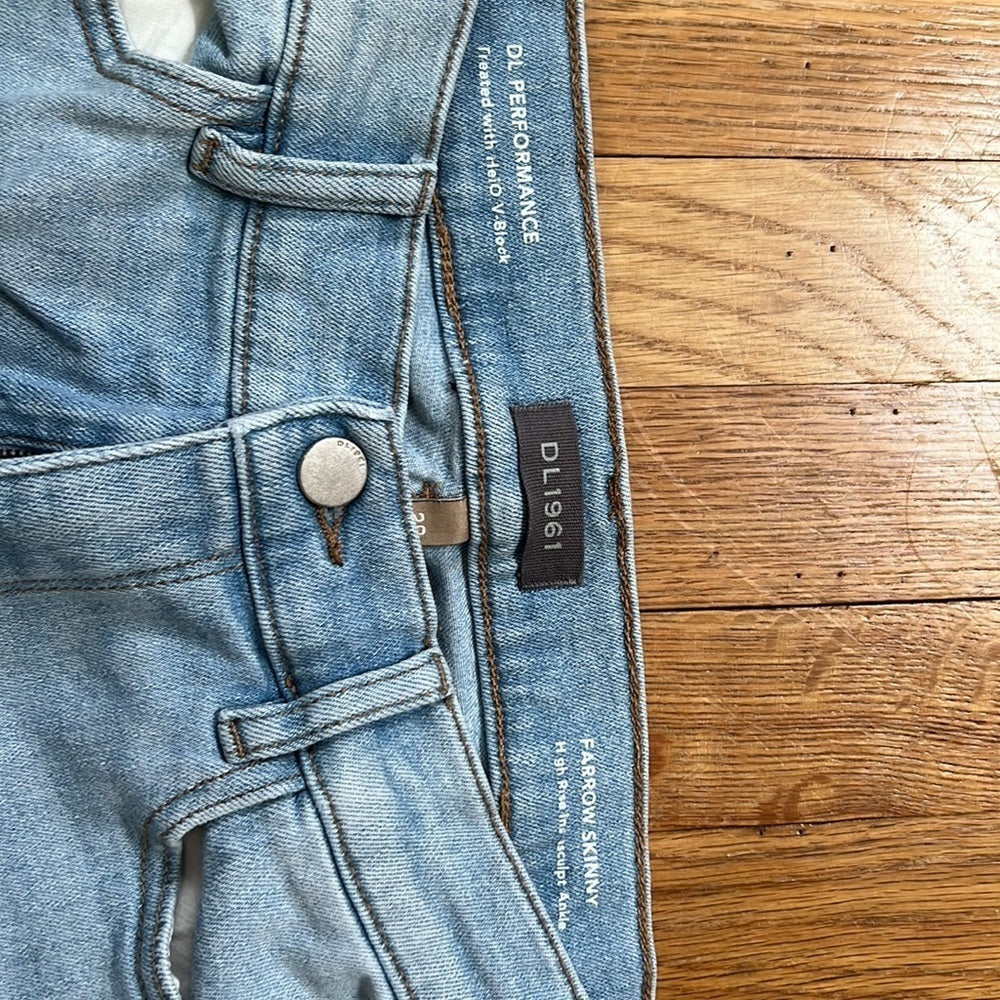 Dl1961 Women’s Blue Ripped Skinny Jeans Size 29