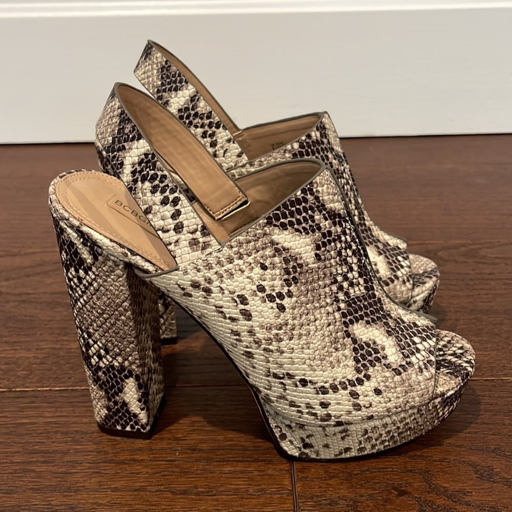 Bcbg MaxAzria Women’s Snakeskin Peep Toe Platform Sandals Size 8.5