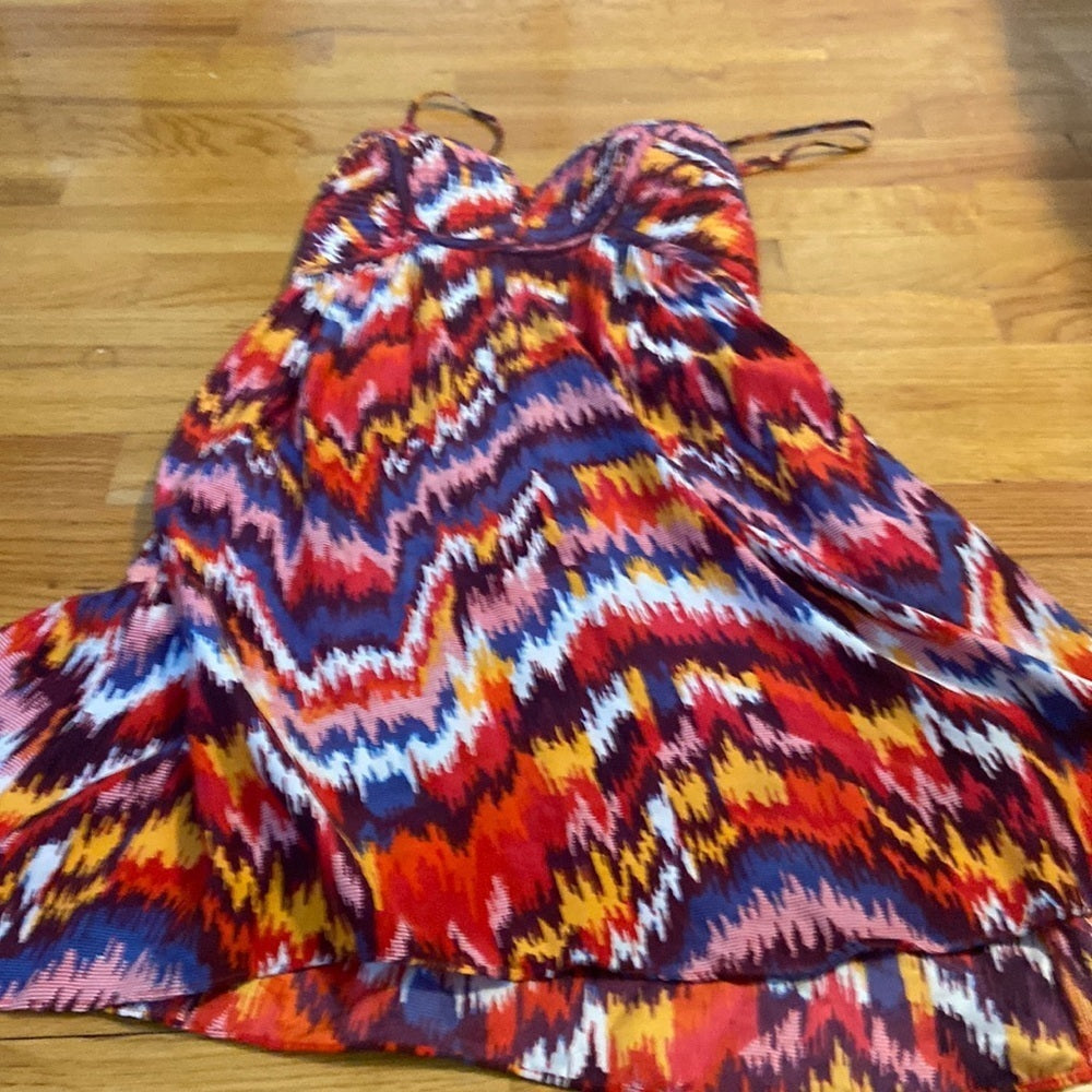 Women’s Parker dress. Red/blue/orange/white/yellow. Size XS