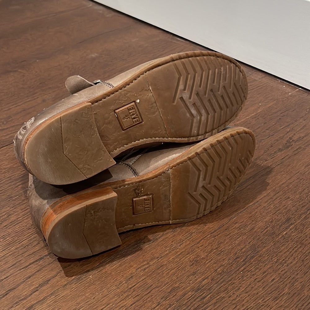 Frye Women’s Grey/Tan Boots Size 8