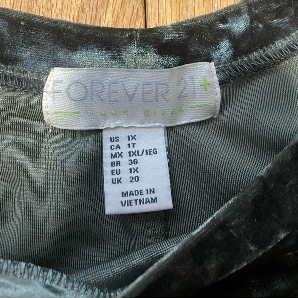 Forever 21 Green Velvet Dress Size 1X