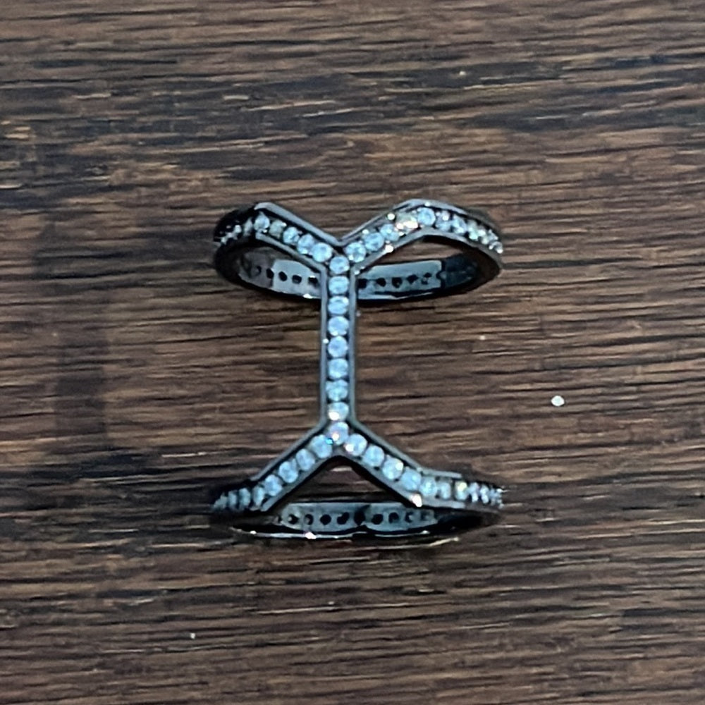 WOMEN’S Costume Black and Rhinestone Ring Size 6.75