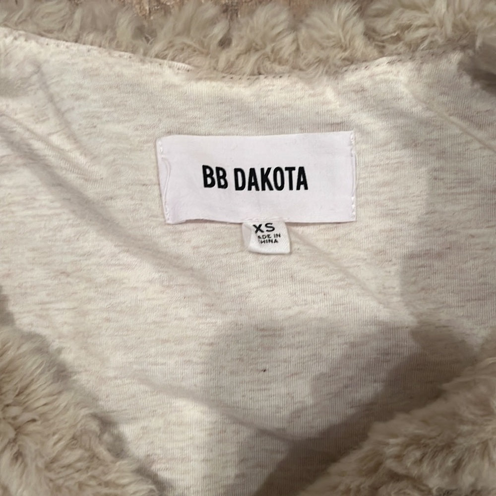 BB Dakota Woman’s Beige Fluffy Vest Size XS