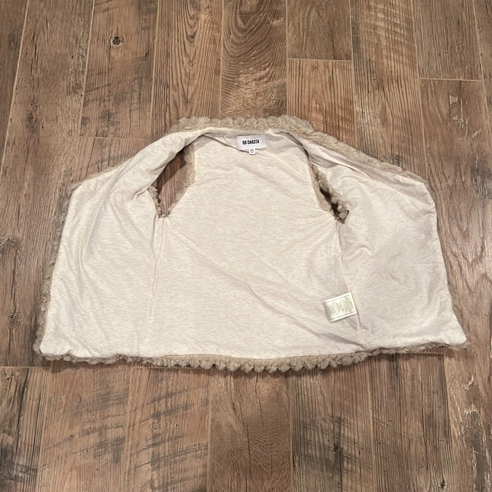 BB Dakota Woman’s Beige Fluffy Vest Size XS