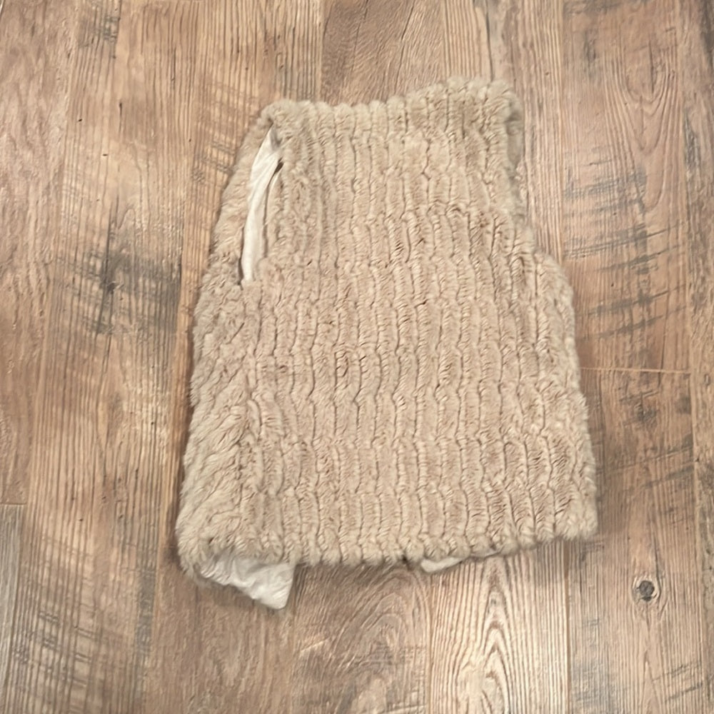 BB Dakota Woman’s Beige Fluffy Vest Size XS