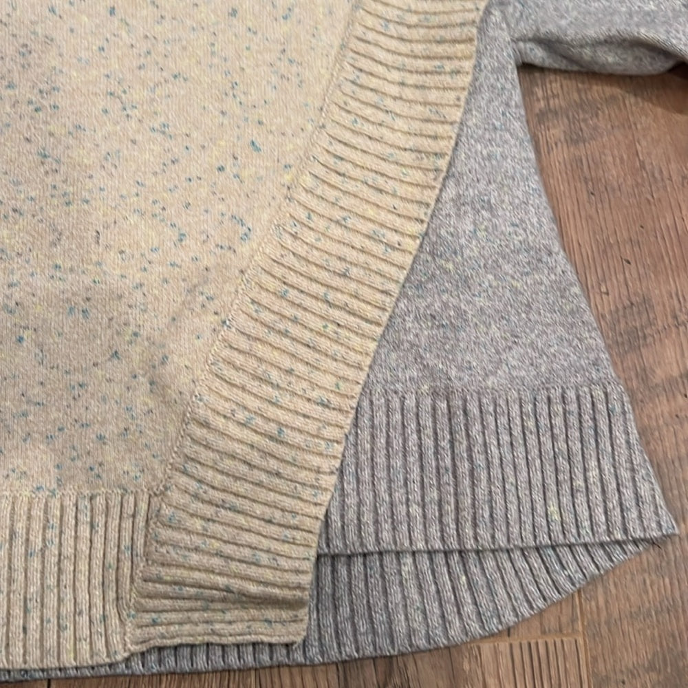 Central Park West Woman’s Gray & Cream Sweater Size Small