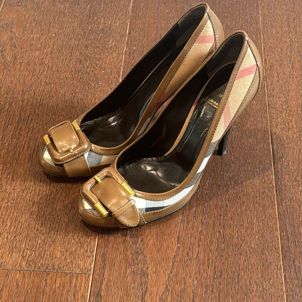 Burberry Women’s Brown Plaid HeelsSize 39.5/8.5