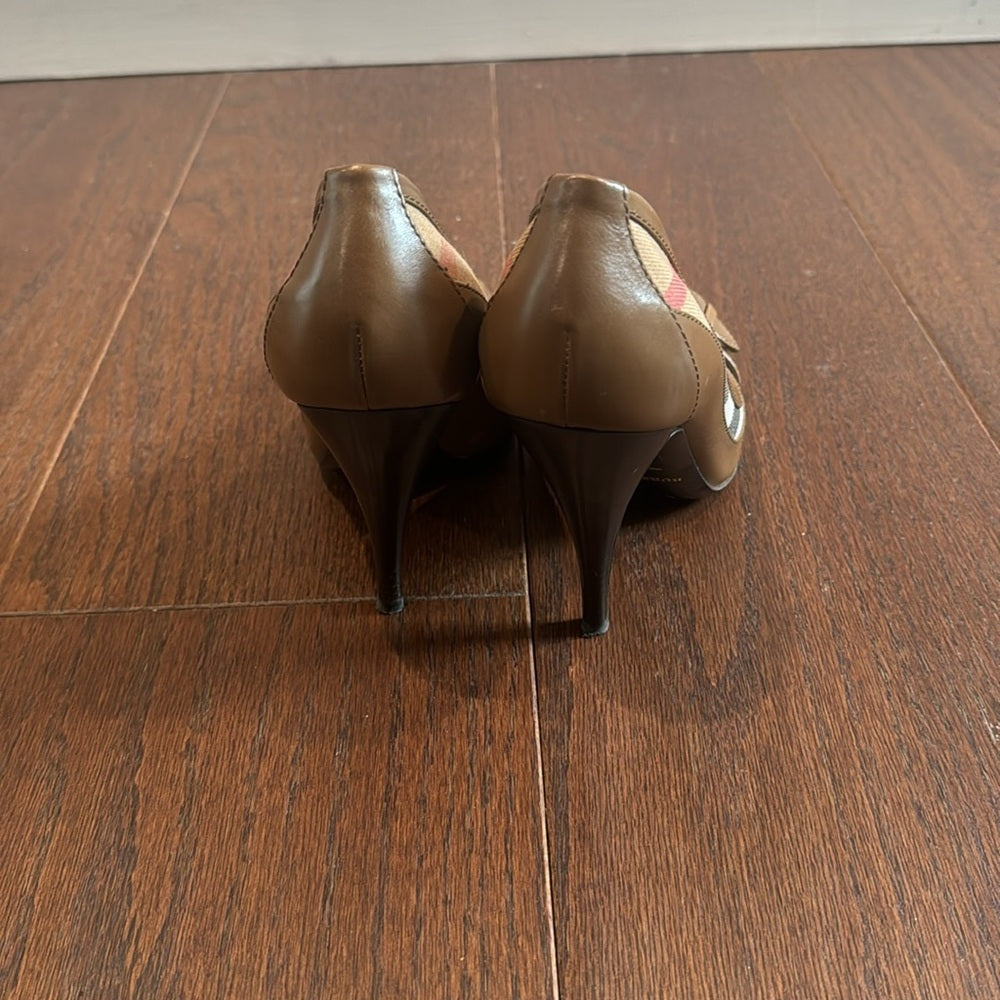 Burberry Women’s Brown Plaid HeelsSize 39.5/8.5