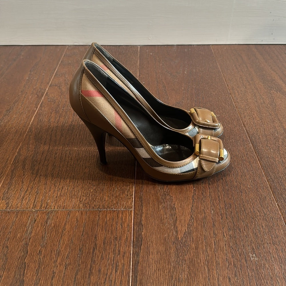 Burberry Women’s Brown Plaid HeelsSize 39.5/8.5