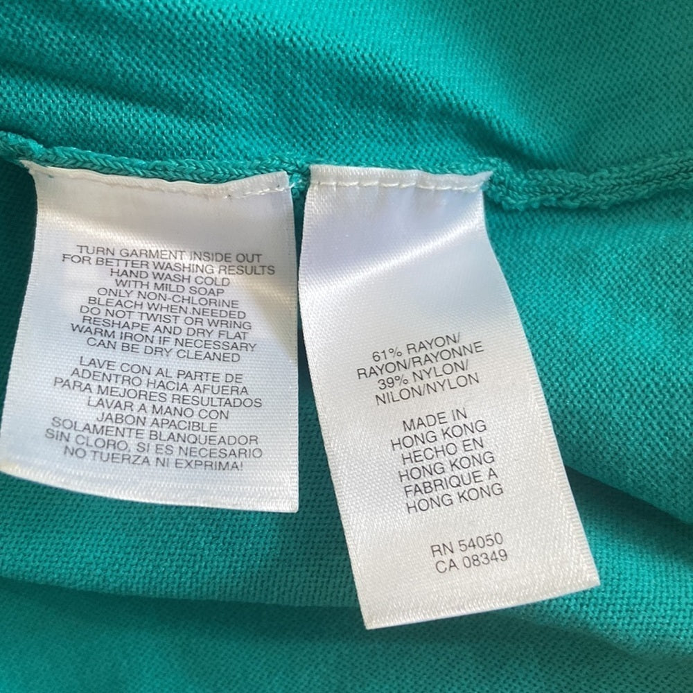 Women’s Jones New York top. Green. Size 2P