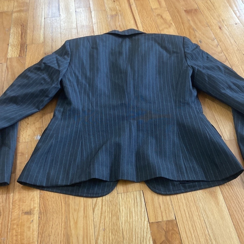 Women’s Jones New York suit. Grey with blue stripe. Size 2P