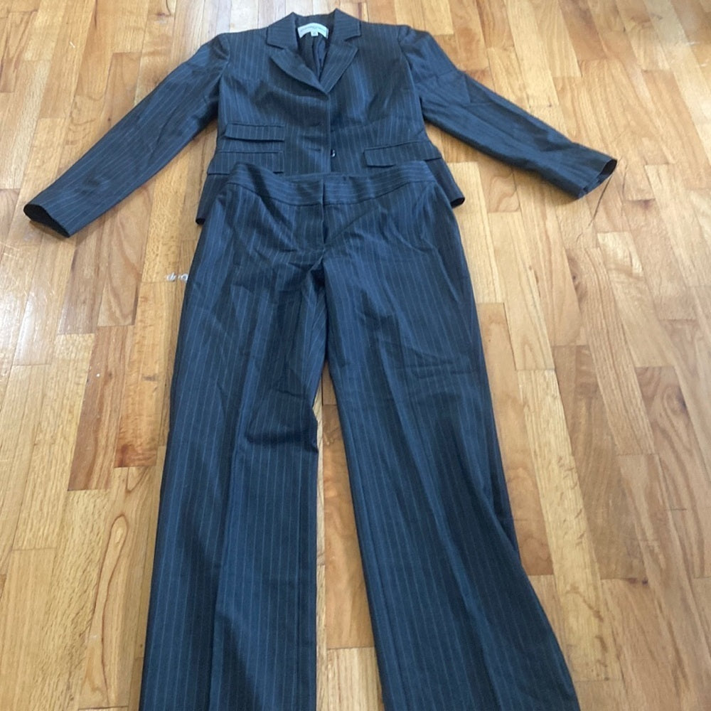 Women’s Jones New York suit. Grey with blue stripe. Size 2P
