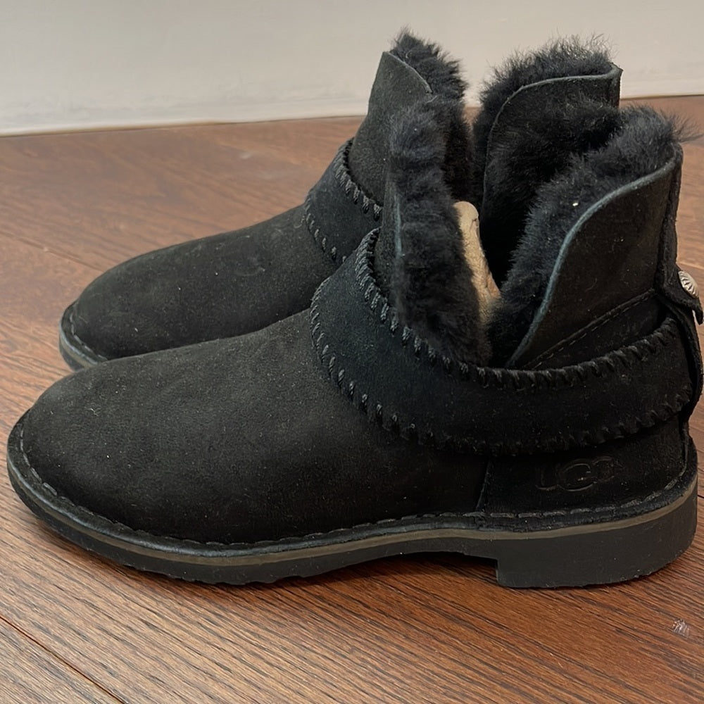 NWT Black Women’s Ugg Short Booties Size 5