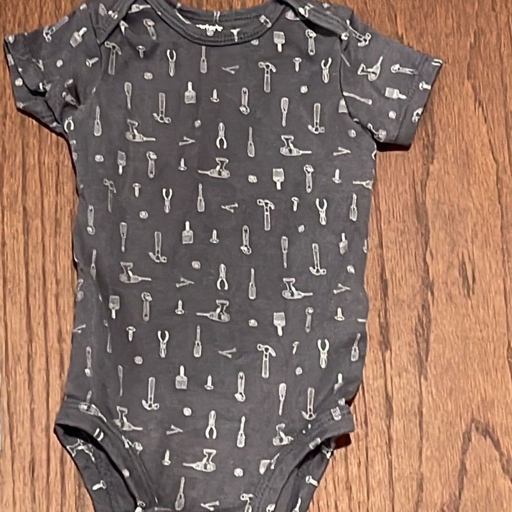 Carters Bundle of 9 Boys Onsies Size 6 Months