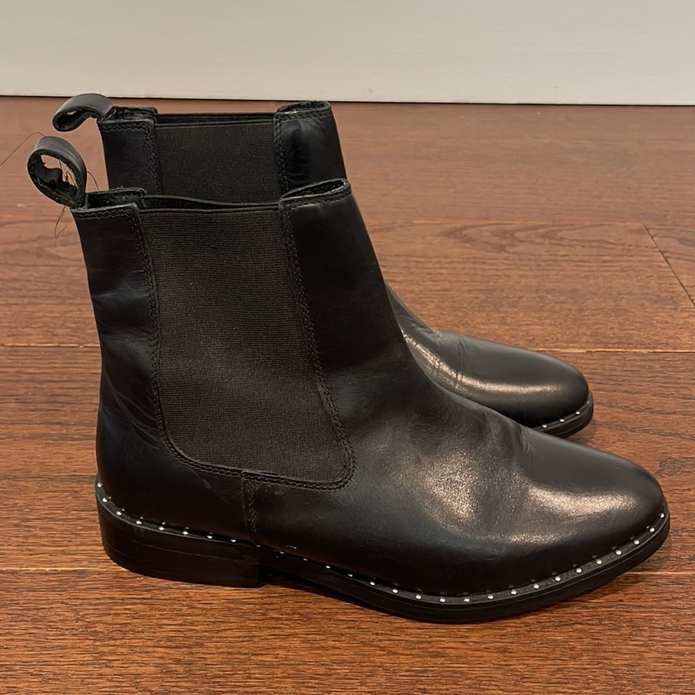 River Island Black Pull On Booties Size 39/9