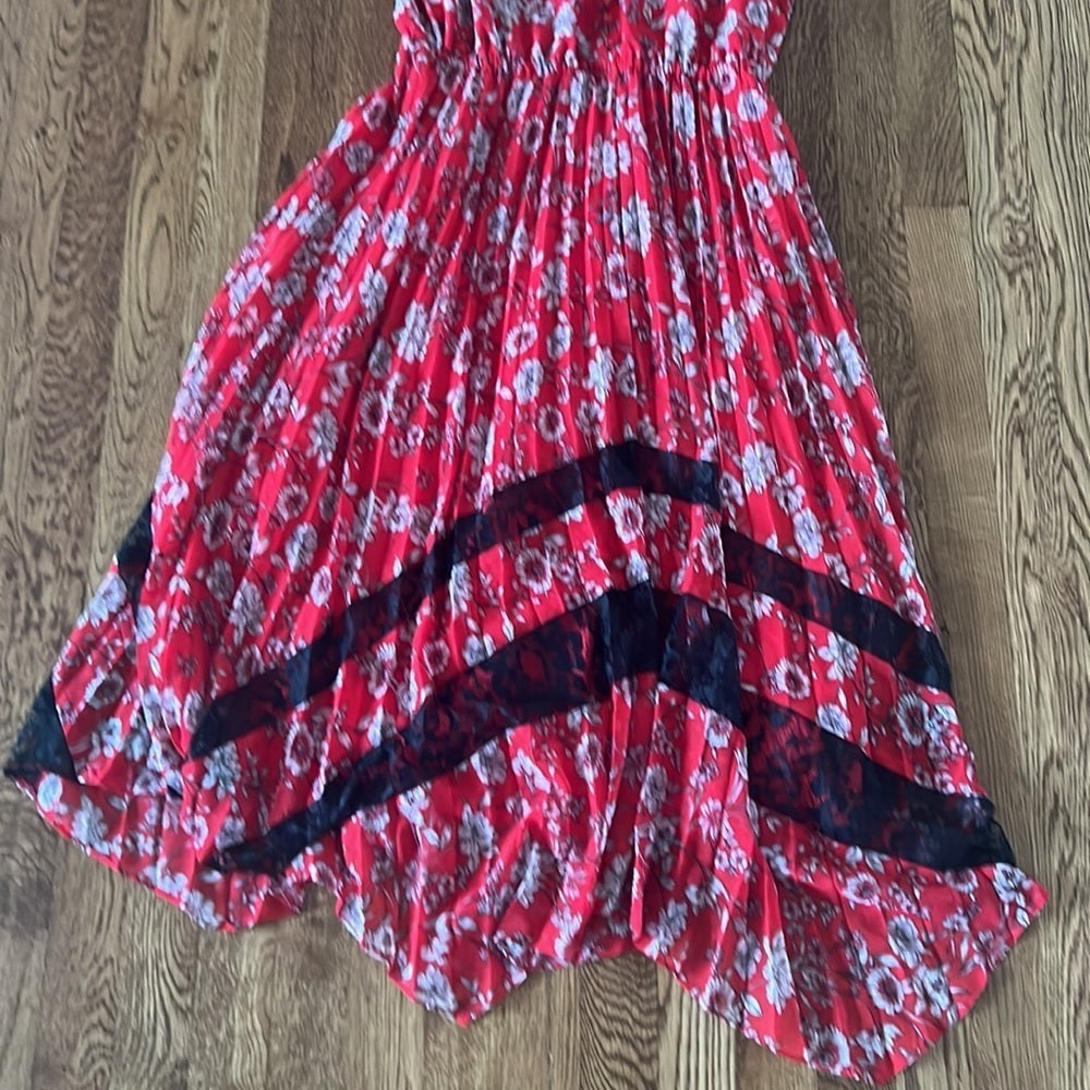Nanette Lenore Woman’s Red Floral Printed Dress Size 6