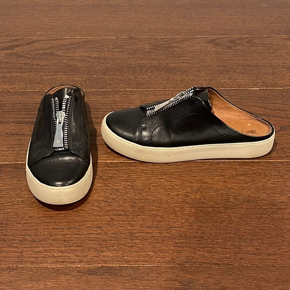 Frye Women’s Lena Zip Black Leather Slides Size 7.5
