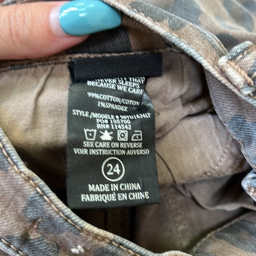 Blank NYC Women’s Brown Cheetah Print Jeans Size 24