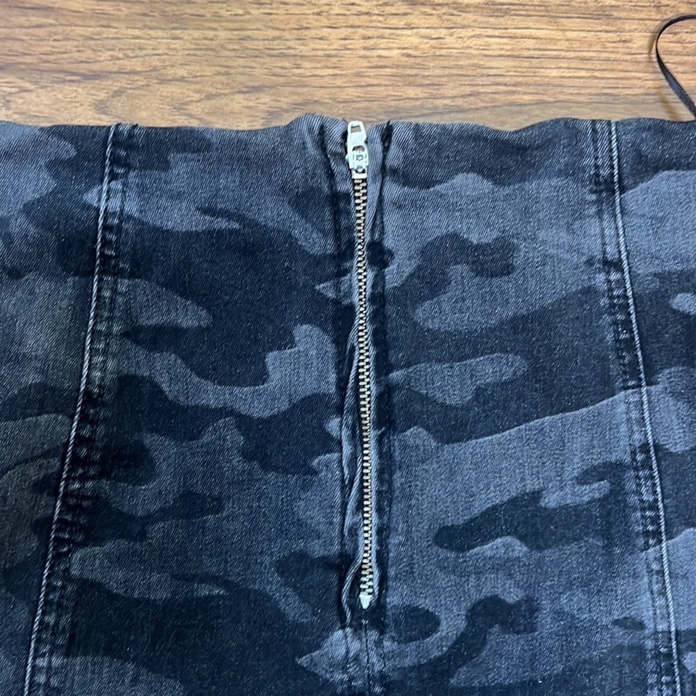 NWT Free People Women’s Black Camo Denim Skirt Size 0