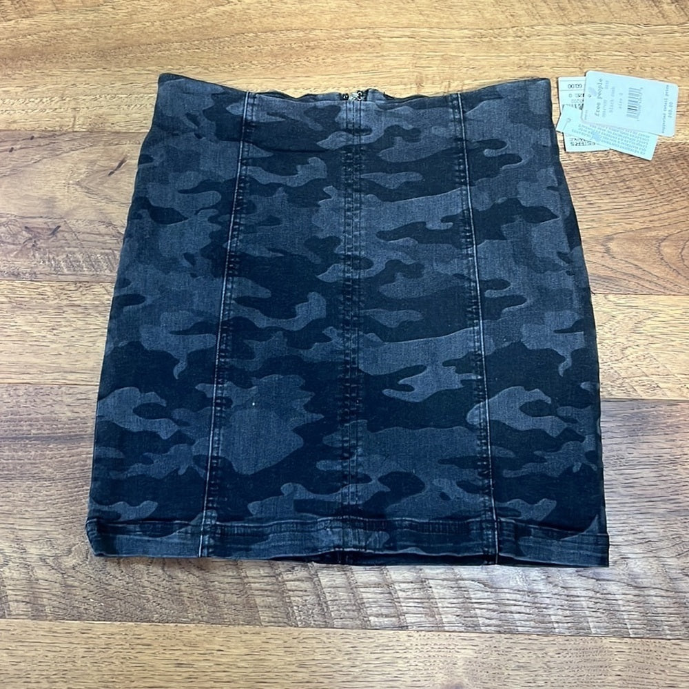 NWT Free People Women’s Black Camo Denim Skirt Size 0