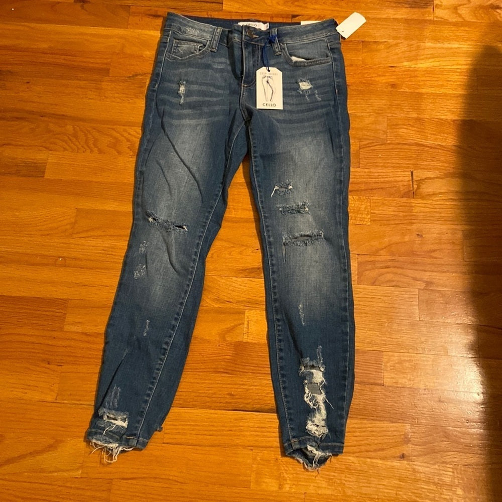 NWT Juniors Cello jeans. Blue. Size 5