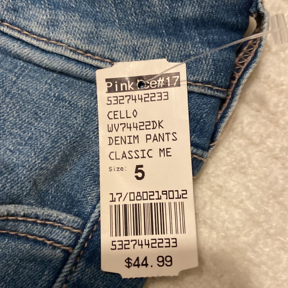 NWT Juniors Cello jeans. Blue. Size 5
