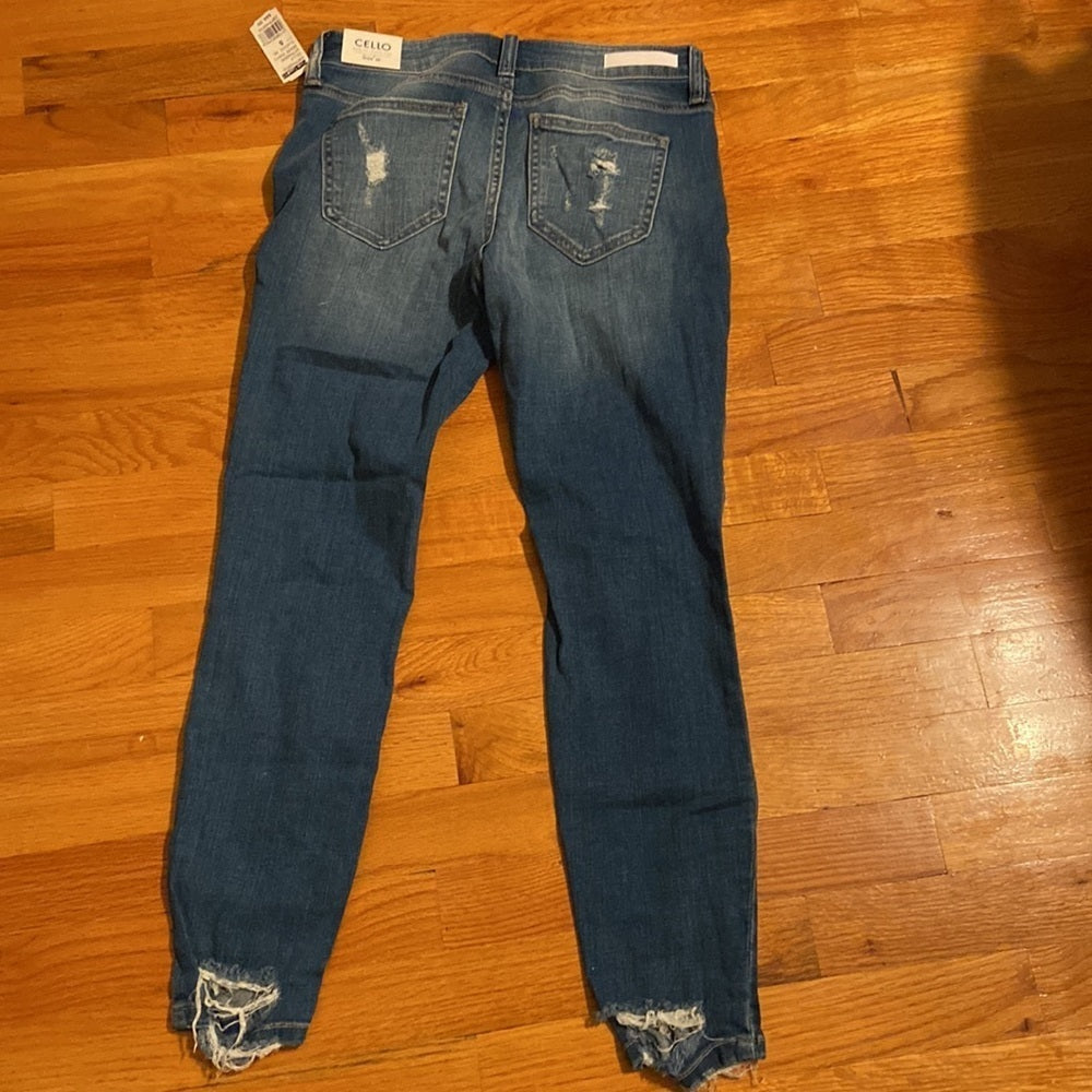 NWT Juniors Cello jeans. Blue. Size 5