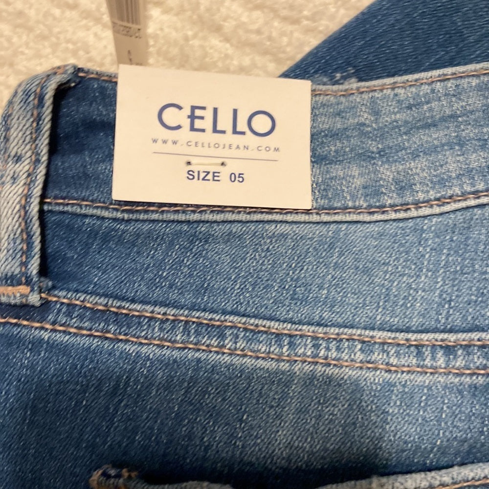 NWT Juniors Cello jeans. Blue. Size 5