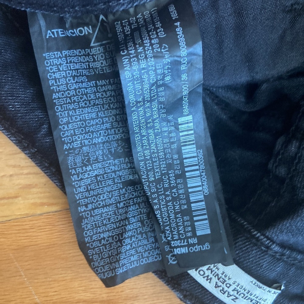 Women’s Zara jeans. Black. Size 4