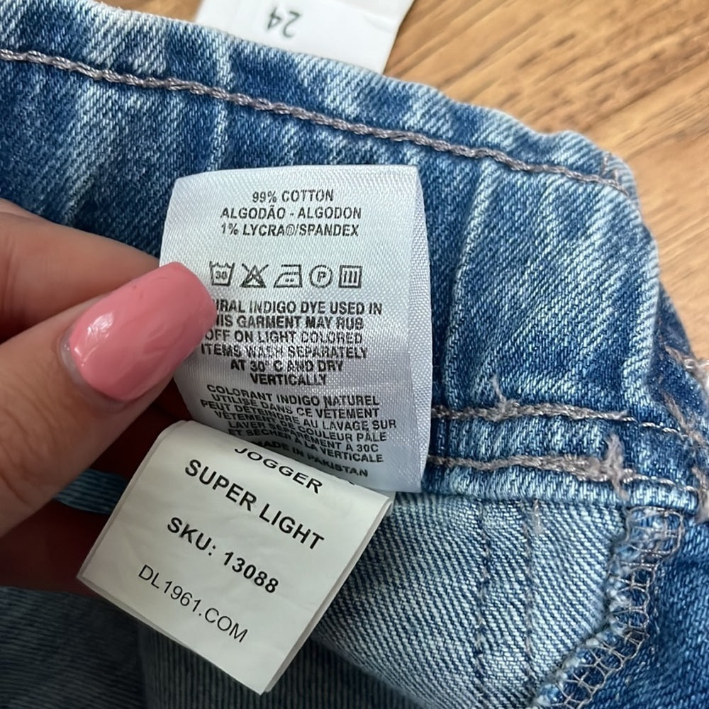 NWT DL1961 Women’s Super Light Joggers Jeans Size 24