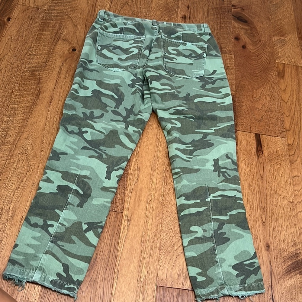 Amo Women’s Slouch Trouser Spring Camo Jeans Size 25