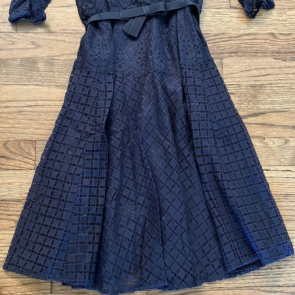 TAHARI size 6 navy lace dress