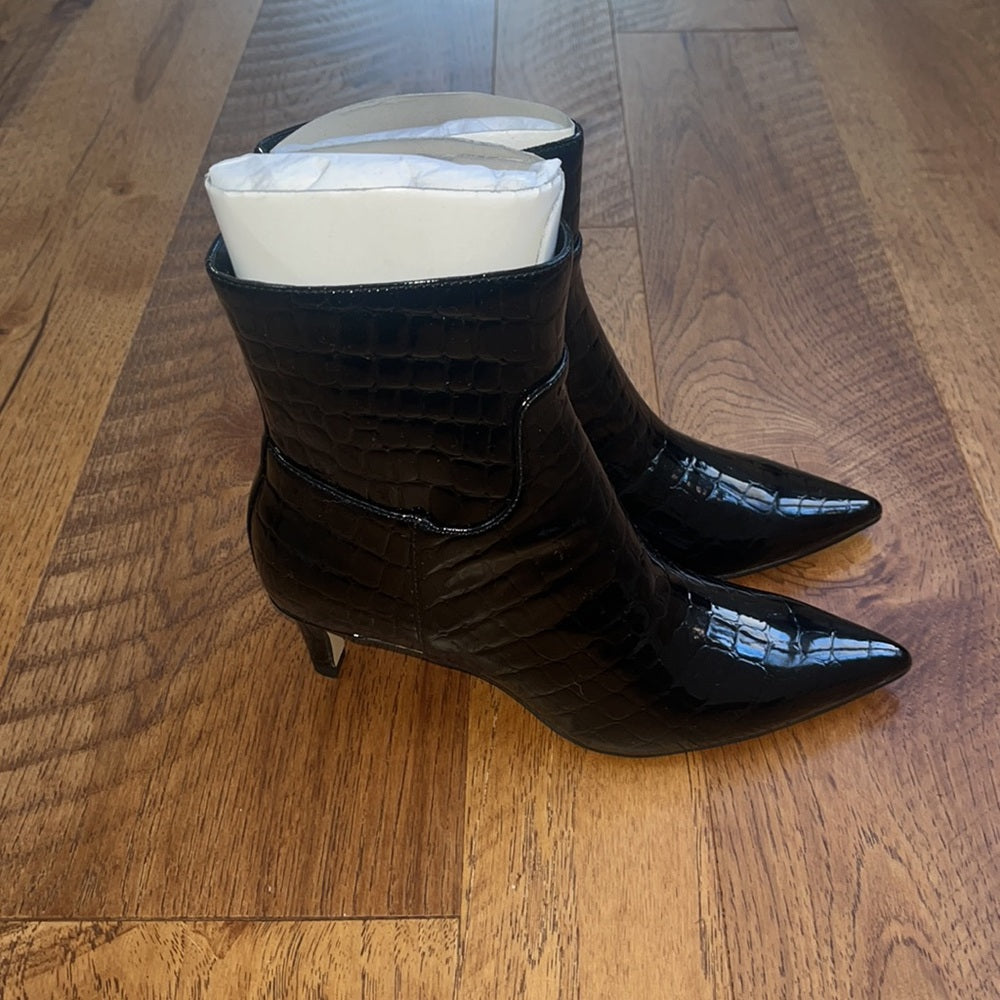 NWT Dolce Vita Woman’s Sondra Noir Embossed Leather Heeled Boots Size 5.5