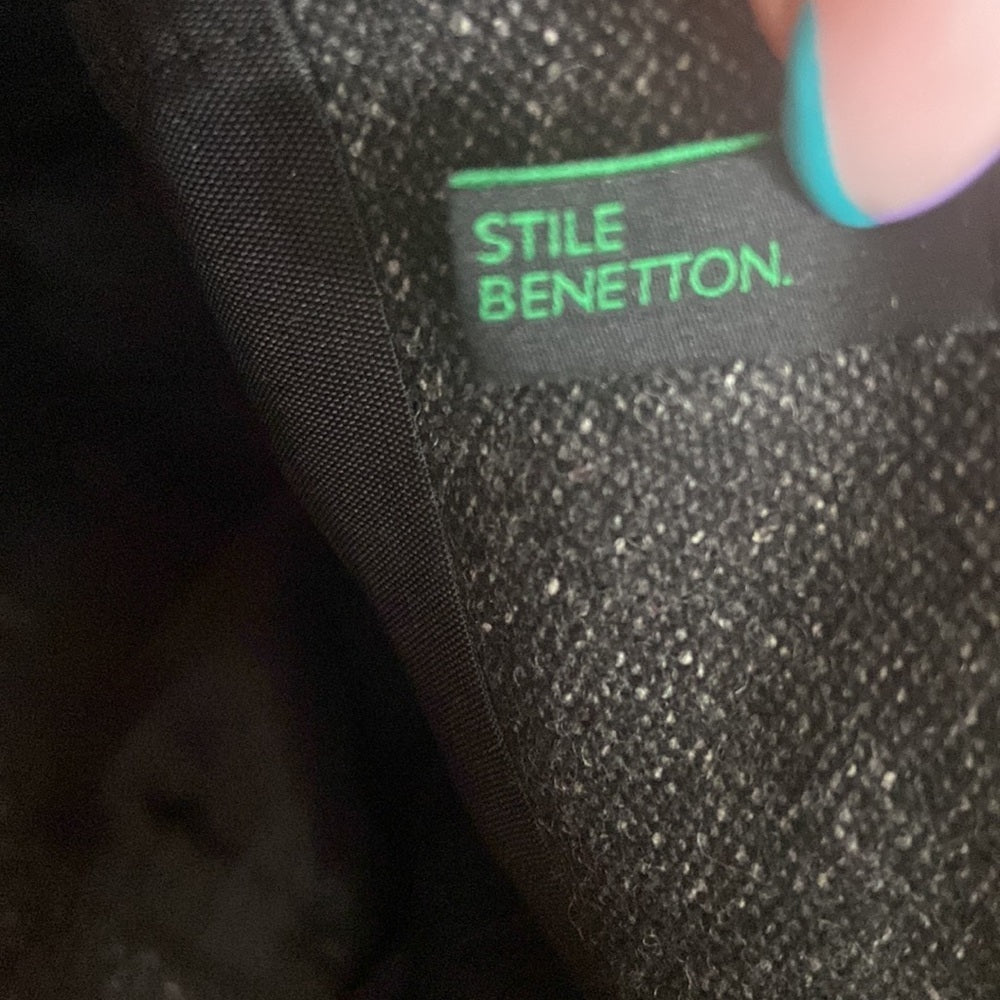 Women’s Benetton skirt. Grey. Size 40.