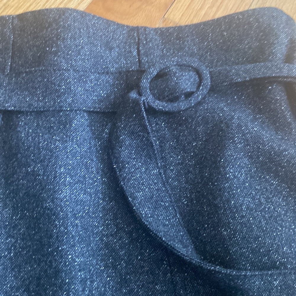 Women’s Benetton skirt. Grey. Size 40.