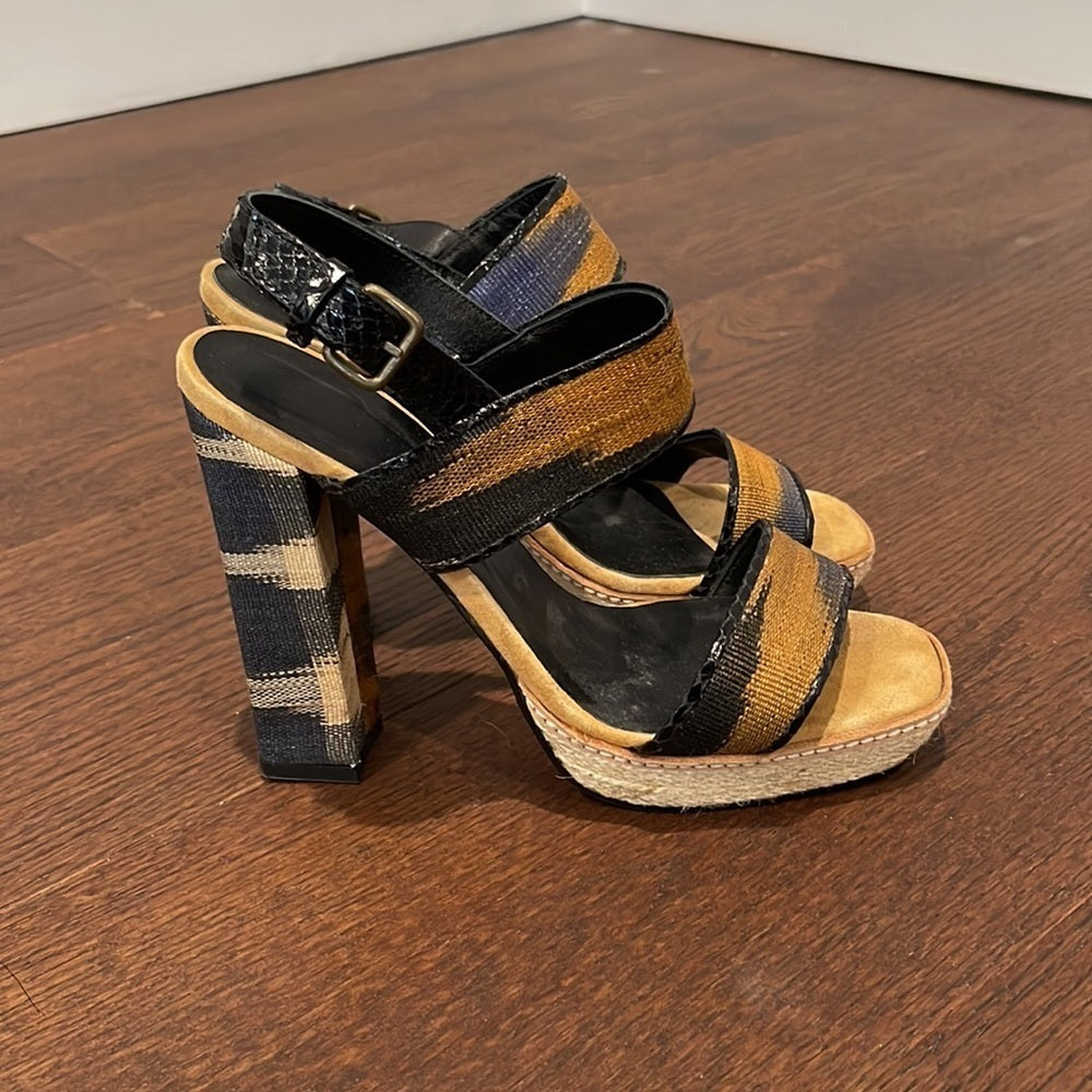 HOSS Navy and Gold Women’s Sandals Size 38/8
