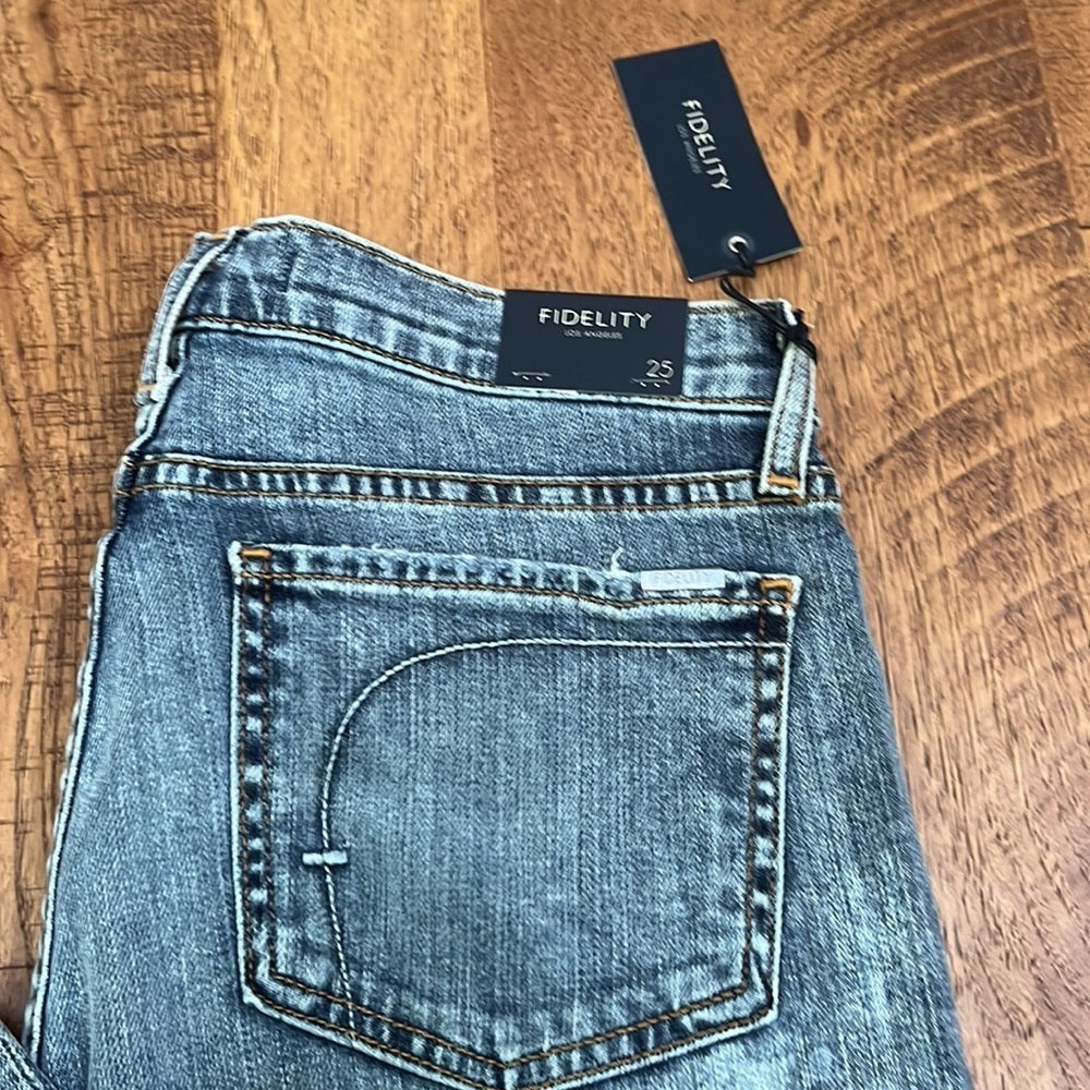 NWT Fidelity Woman’s AXL Crop Painterly Jeans Size 25