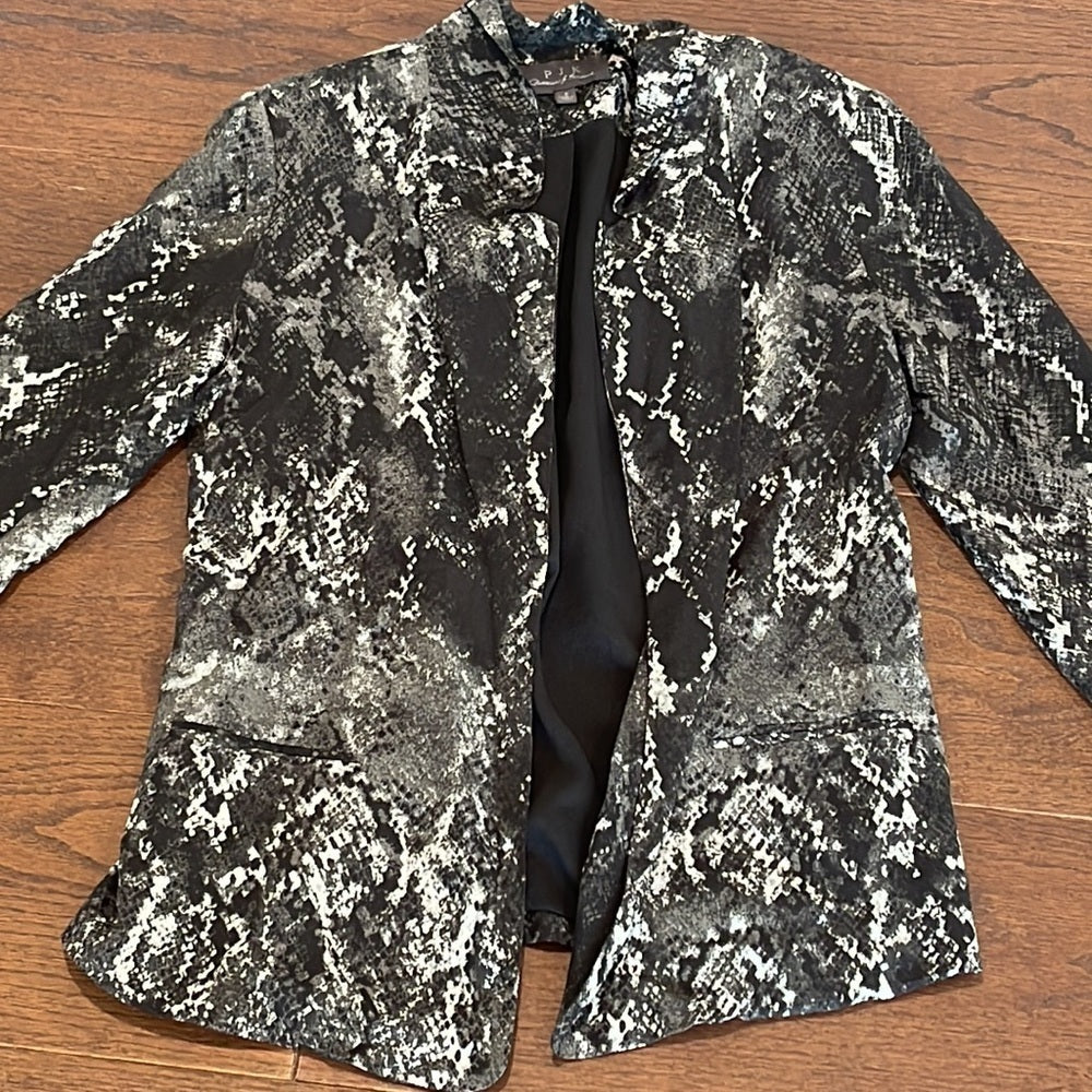 P J K Women’s Black Open Jacket Size Small