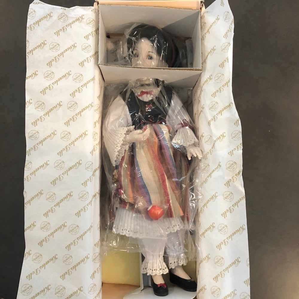 Snow White Knowles Porcelain Dolls