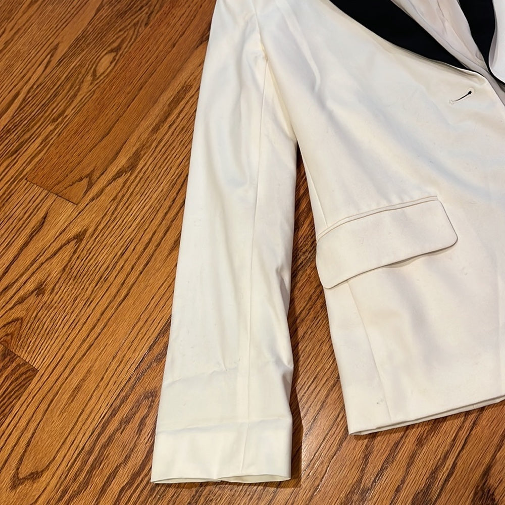 NWT Elizabeth and James Woman’s Sammi Blazer Size 6