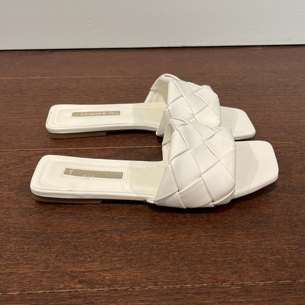Billini Women’s White Flat Sandals Size 7