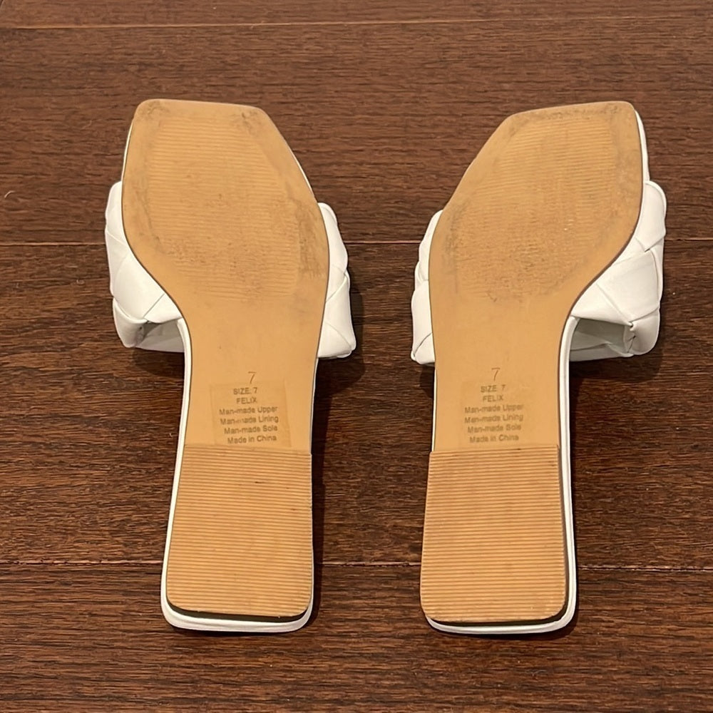 Billini Women’s White Flat Sandals Size 7