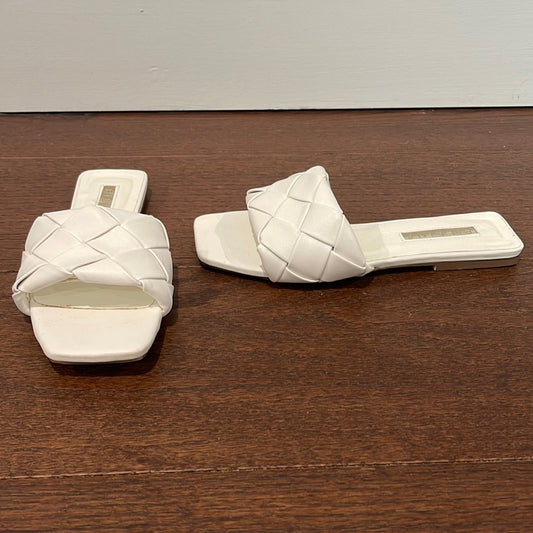 Billini Women’s White Flat Sandals Size 7