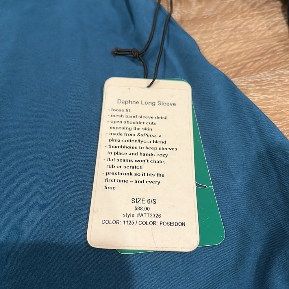 NWT Nancy Rose Performance Daphne Long Sleeve - Size 6