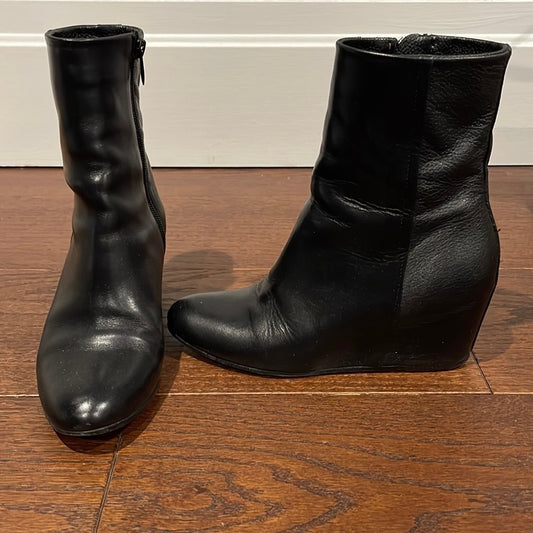 Vince Women’s Black Leather Wedge Boots Size 6