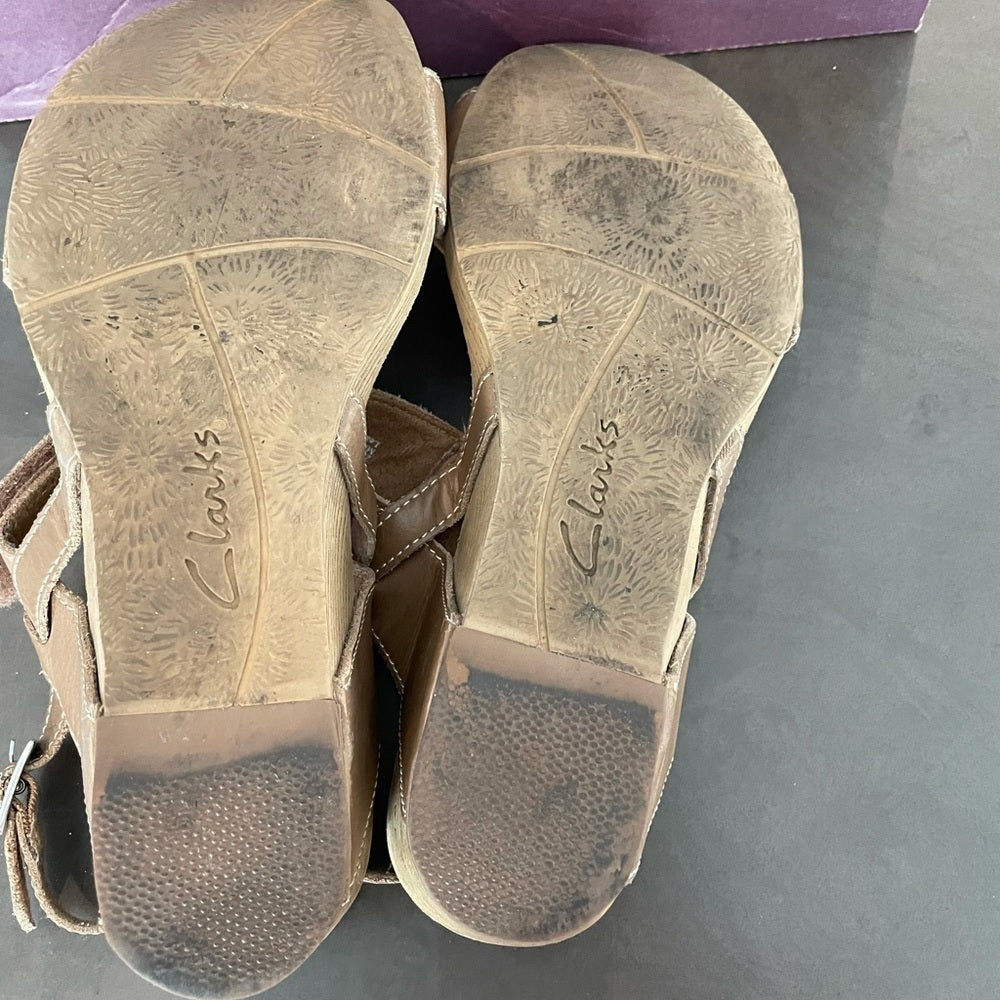 Clarks Women’s Sandals Size 9