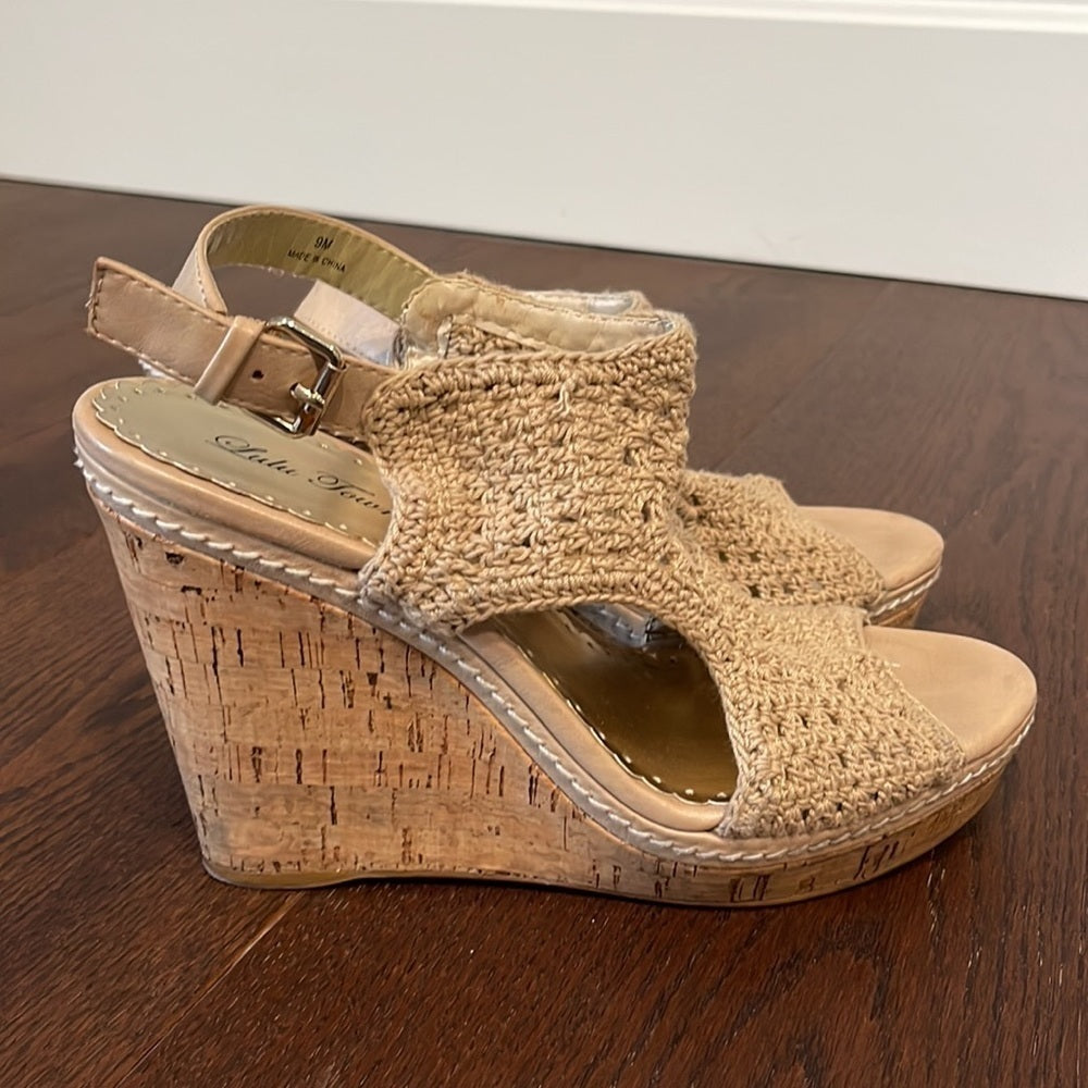 Lulu Townsend Beige Women’s Wedges Size 9