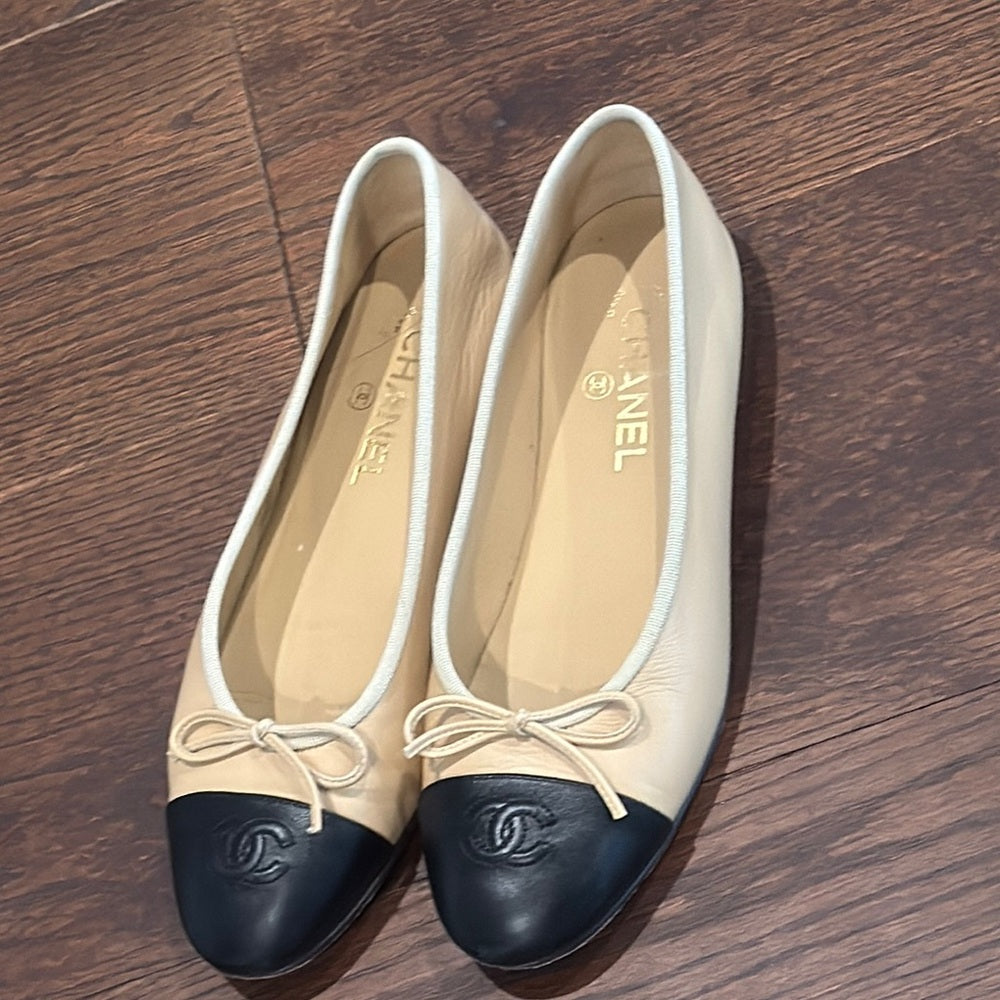 Chanel Beige and Black Women's Ballet Flats Size 39.5/9.5