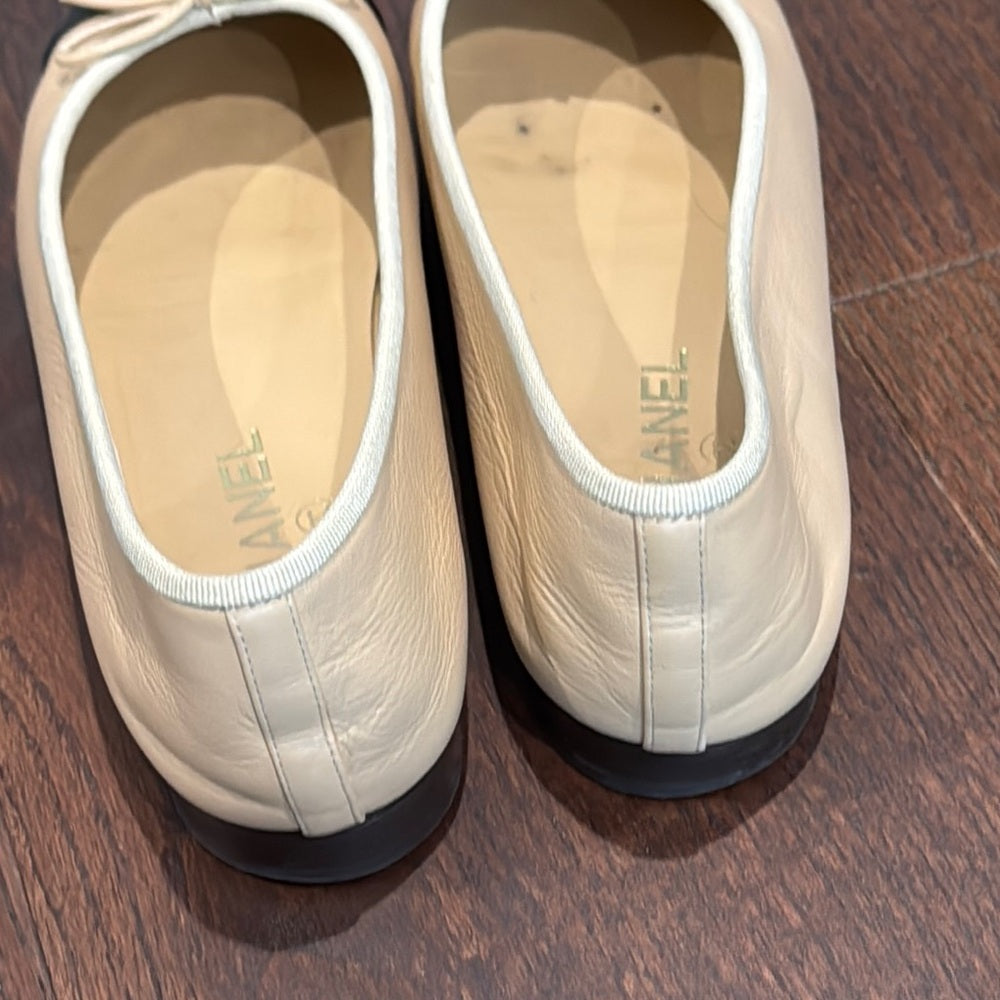 Chanel Beige and Black Women's Ballet Flats Size 39.5/9.5